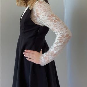 Beautiful Lace Sleeved Dress - Sandro Paris ✨